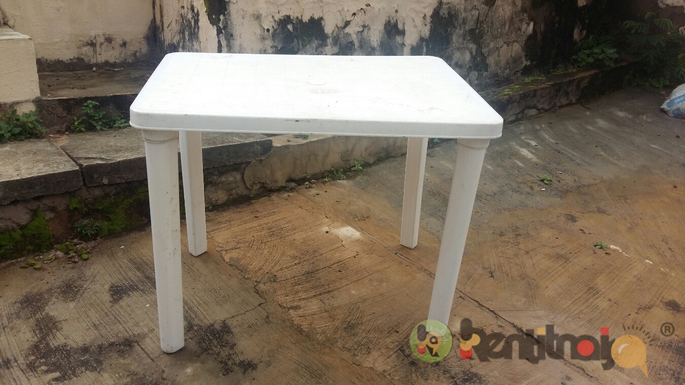 Small white plastic table for rent